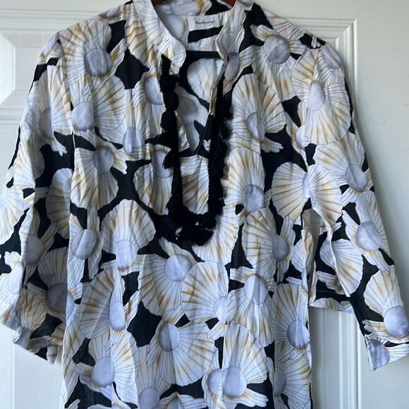 White Floral Design Kaftan - ONE SIZE - Brand New - Black String Embellisments - Picture 2 of 6